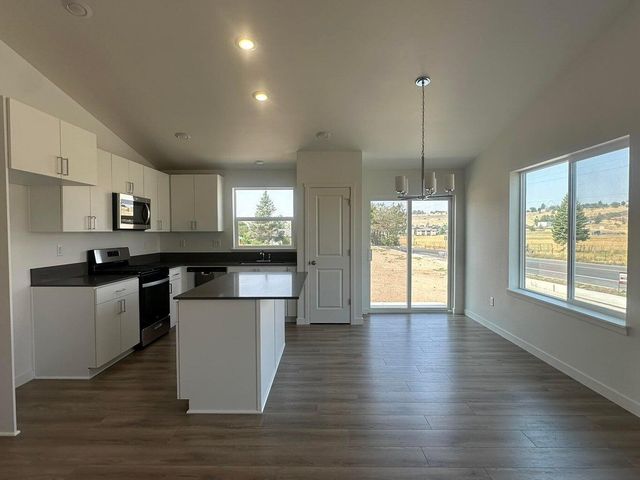 621 NE Arnold Street 174, Madras, OR 97741