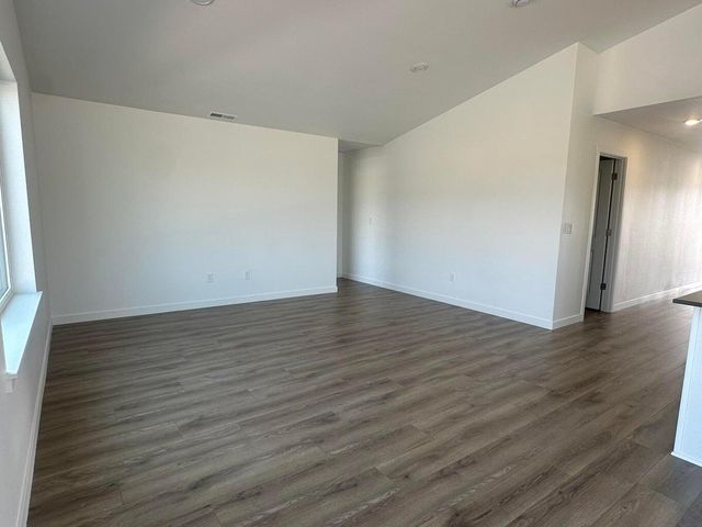 621 NE Arnold Street 174, Madras, OR 97741