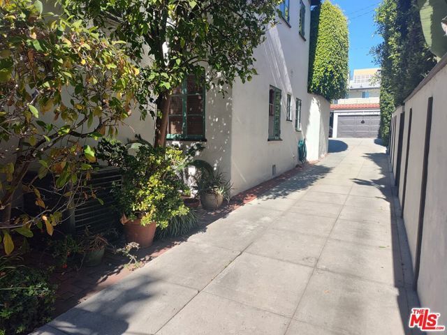 7961 Norton Avenue, West Hollywood, CA 90046