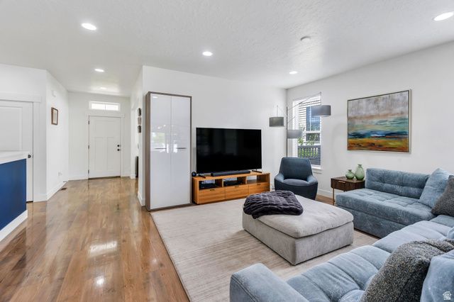 6428 W BIRCH RUN RD, South Jordan, UT 84009