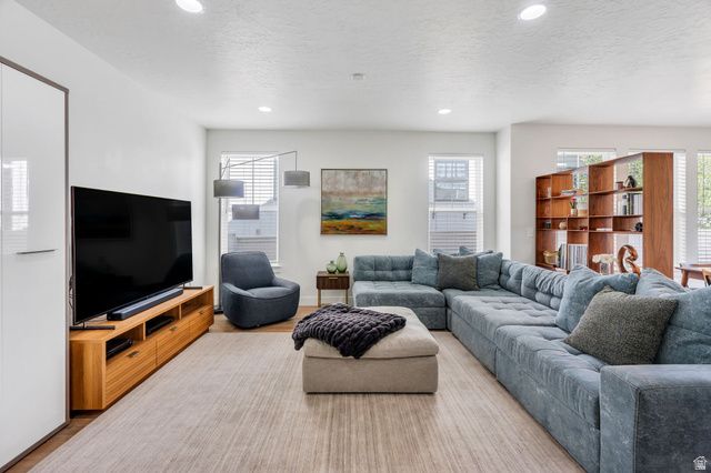 6428 W BIRCH RUN RD, South Jordan, UT 84009