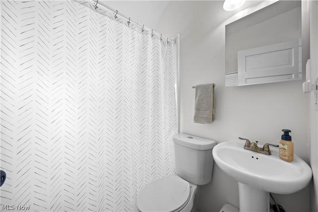 9106 Connecticut Avenue, Cleveland, OH 44105