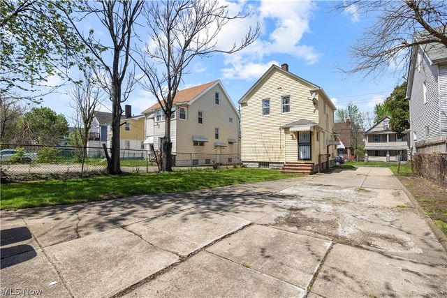 9106 Connecticut Avenue, Cleveland, OH 44105