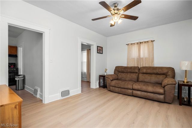 9106 Connecticut Avenue, Cleveland, OH 44105