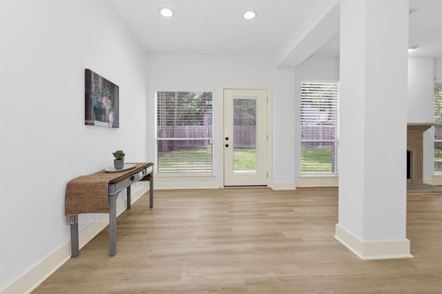 18 Endor Forest Place, The Woodlands, TX 77382
