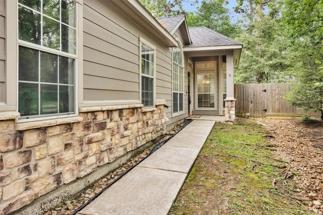 18 Endor Forest Place, The Woodlands, TX 77382
