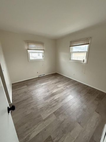 2831 E Carpenter AVENUE, Cudahy, WI 53110