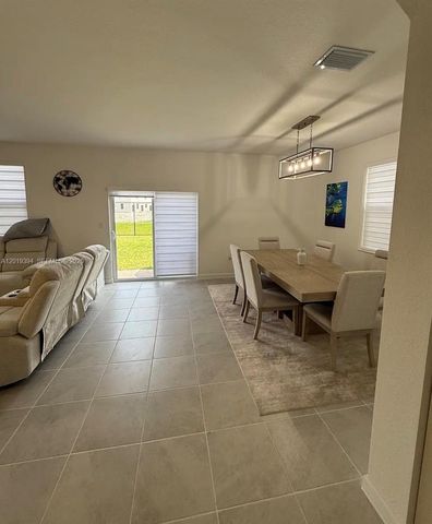 2584 SE 25th Ct, Homestead, FL 33035