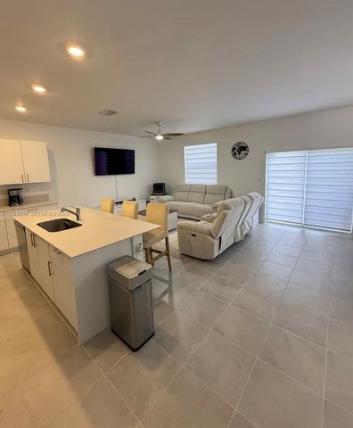 2584 SE 25th Ct, Homestead, FL 33035