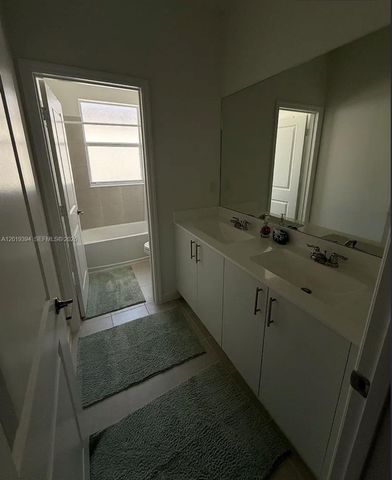 2584 SE 25th Ct, Homestead, FL 33035