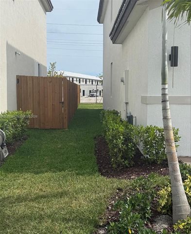 2584 SE 25th Ct, Homestead, FL 33035