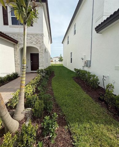2584 SE 25th Ct, Homestead, FL 33035