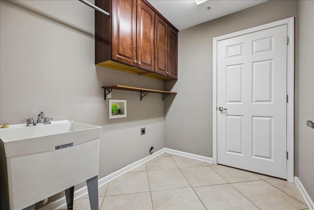 1616 W SOUTHFIELD CIR, Memphis, TN 38016