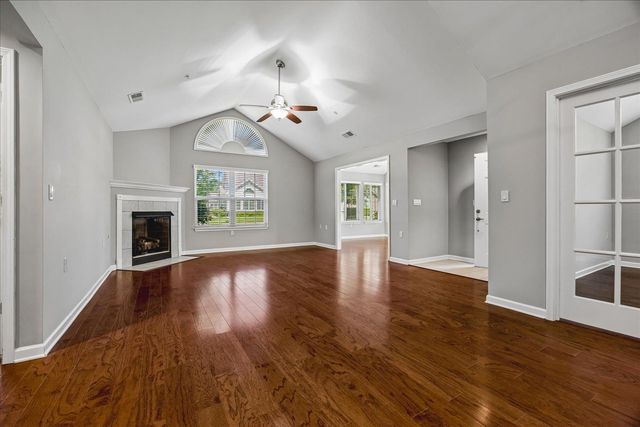 1616 W SOUTHFIELD CIR, Memphis, TN 38016