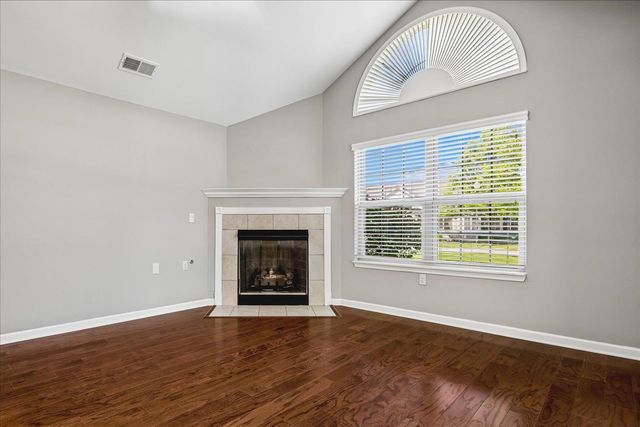 1616 W SOUTHFIELD CIR, Memphis, TN 38016