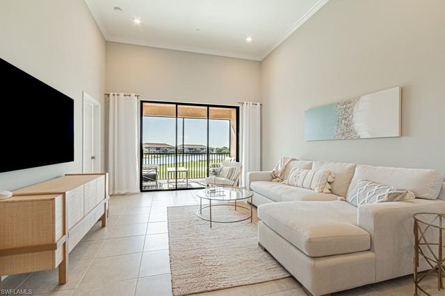 9402 Pocida CT 201, Naples, FL 34119
