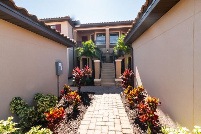 9402 Pocida CT 201, Naples, FL 34119