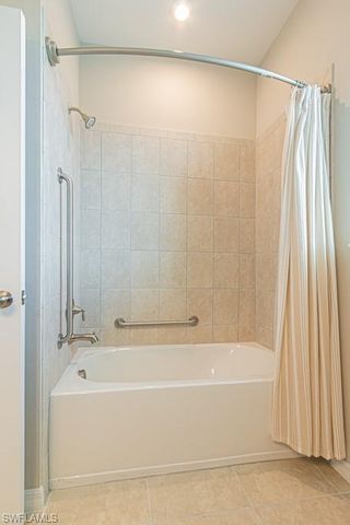 9402 Pocida CT 201, Naples, FL 34119