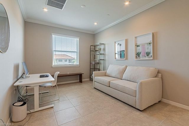 9402 Pocida CT 201, Naples, FL 34119