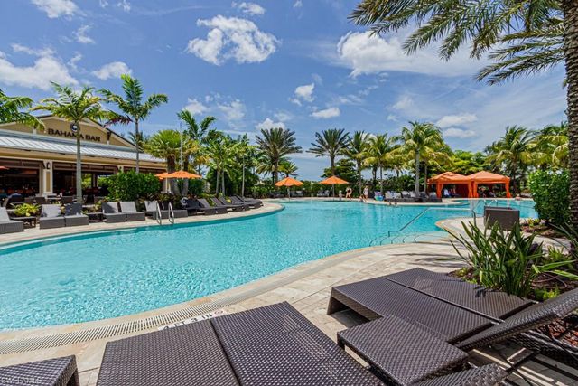 9402 Pocida CT 201, Naples, FL 34119