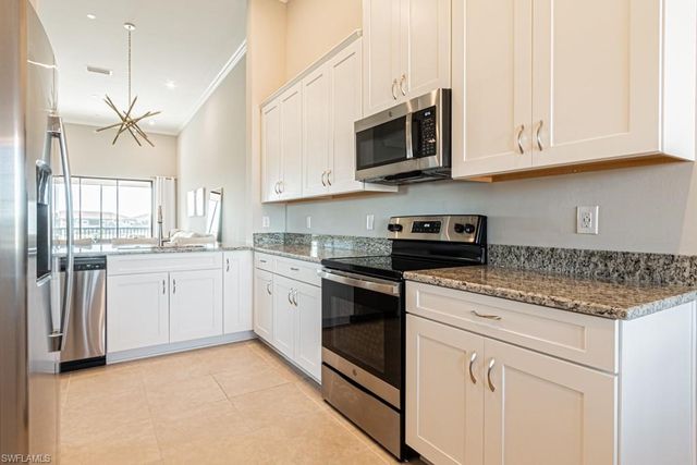 9402 Pocida CT 201, Naples, FL 34119