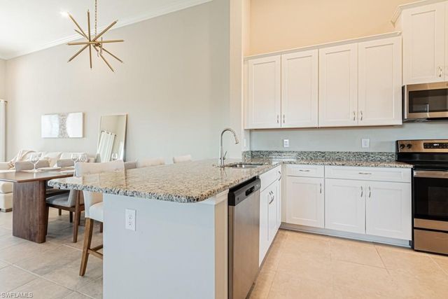 9402 Pocida CT 201, Naples, FL 34119
