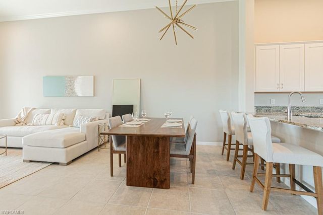 9402 Pocida CT 201, Naples, FL 34119