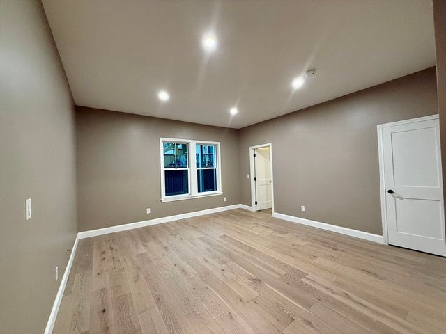 24 Chelmsford 1R, Chelmsford, MA 01824