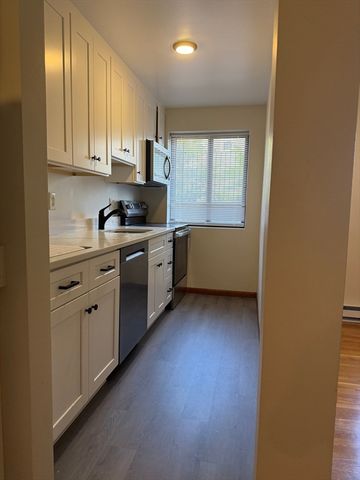1 Station St G-1, Hingham, MA 02043