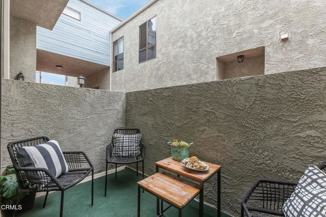 5230 Bellingham Avenue 6, Valley Village, CA 91607