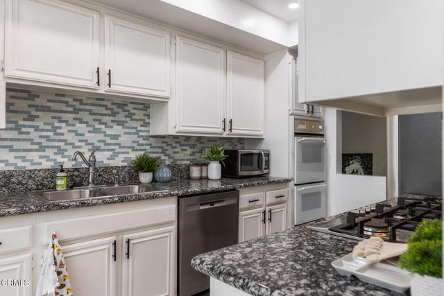 5230 Bellingham Avenue 6, Valley Village, CA 91607