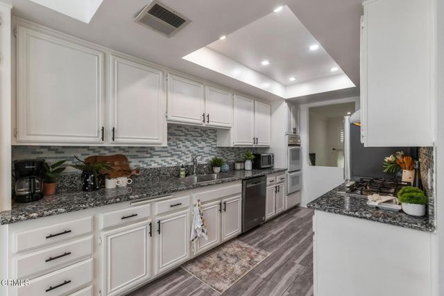 5230 Bellingham Avenue 6, Valley Village, CA 91607