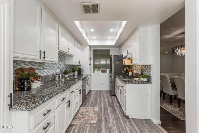 5230 Bellingham Avenue 6, Valley Village, CA 91607