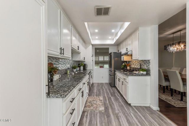 5230 Bellingham Avenue 6, Valley Village, CA 91607