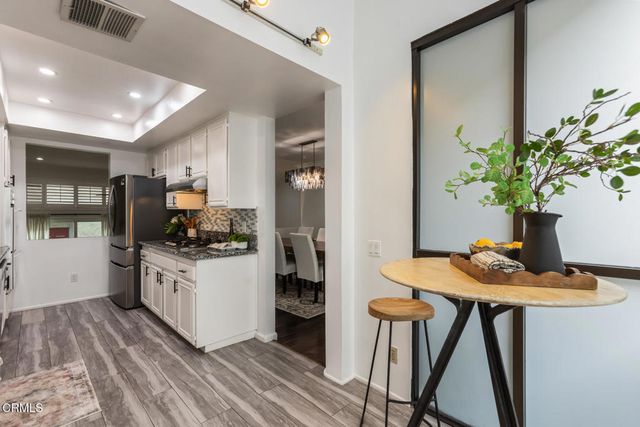 5230 Bellingham Avenue 6, Valley Village, CA 91607