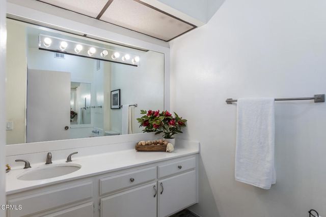 5230 Bellingham Avenue 6, Valley Village, CA 91607