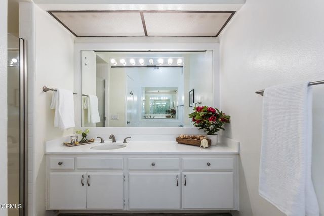 5230 Bellingham Avenue 6, Valley Village, CA 91607