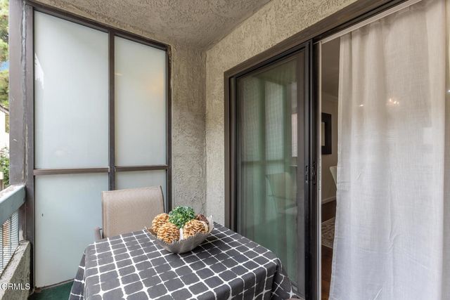 5230 Bellingham Avenue 6, Valley Village, CA 91607