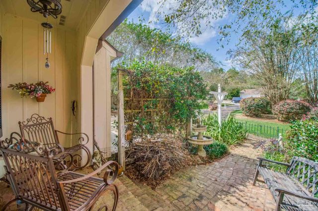 8892 Scenic Hills Dr, Pensacola, FL 32514