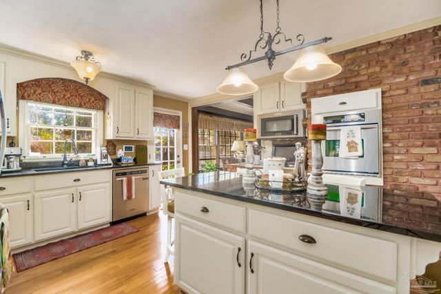 8892 Scenic Hills Dr, Pensacola, FL 32514