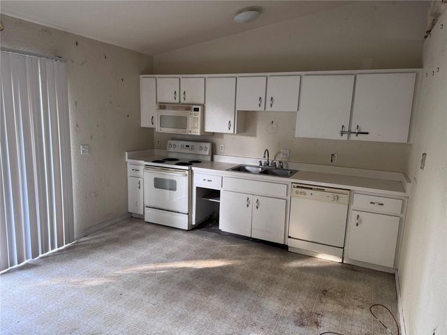 3589 N CHAMBERLAIN BOULEVARD, North Port, FL 34286