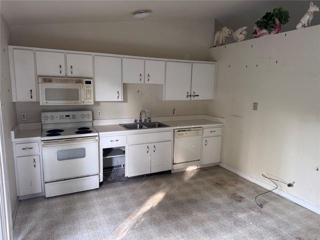 3589 N CHAMBERLAIN BOULEVARD, North Port, FL 34286