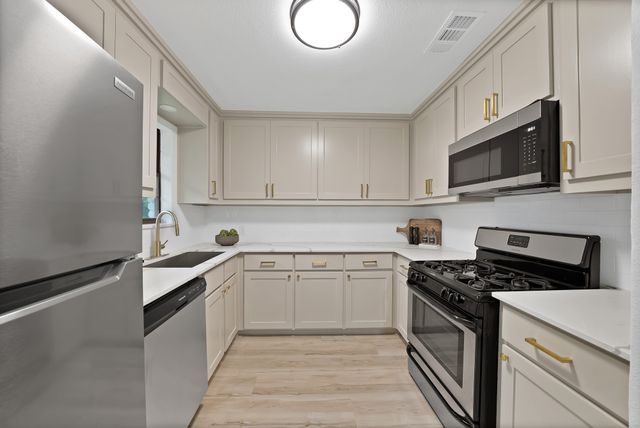 734 Tower Crest Drive, Duncanville, TX 75116