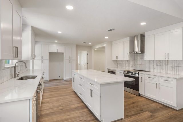 33003 E Westwood Square East Drive E, Magnolia, TX 77354