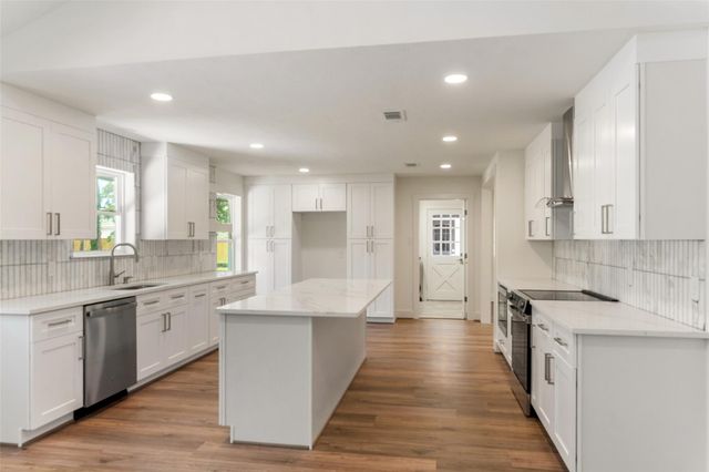 33003 E Westwood Square East Drive E, Magnolia, TX 77354