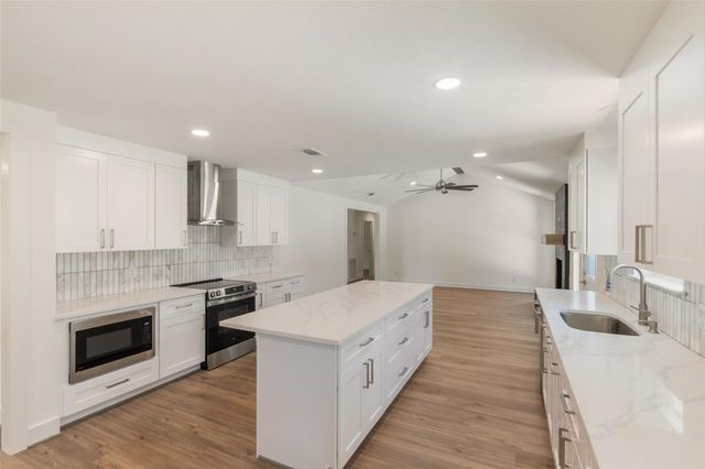 33003 E Westwood Square East Drive E, Magnolia, TX 77354