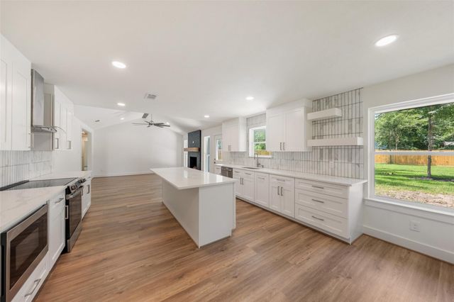 33003 E Westwood Square East Drive E, Magnolia, TX 77354