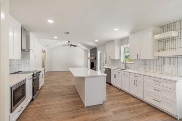 33003 E Westwood Square East Drive E, Magnolia, TX 77354