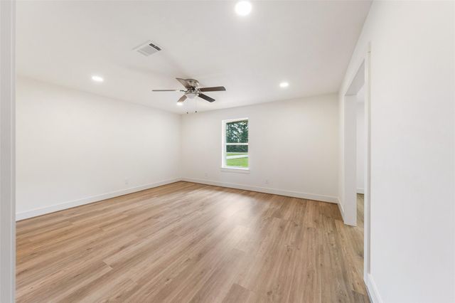 33003 E Westwood Square East Drive E, Magnolia, TX 77354
