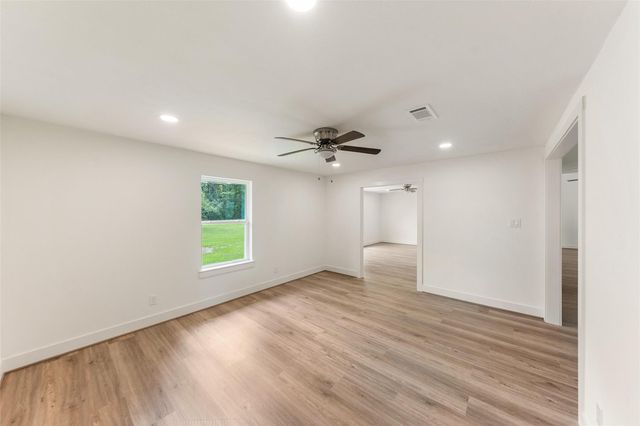 33003 E Westwood Square East Drive E, Magnolia, TX 77354
